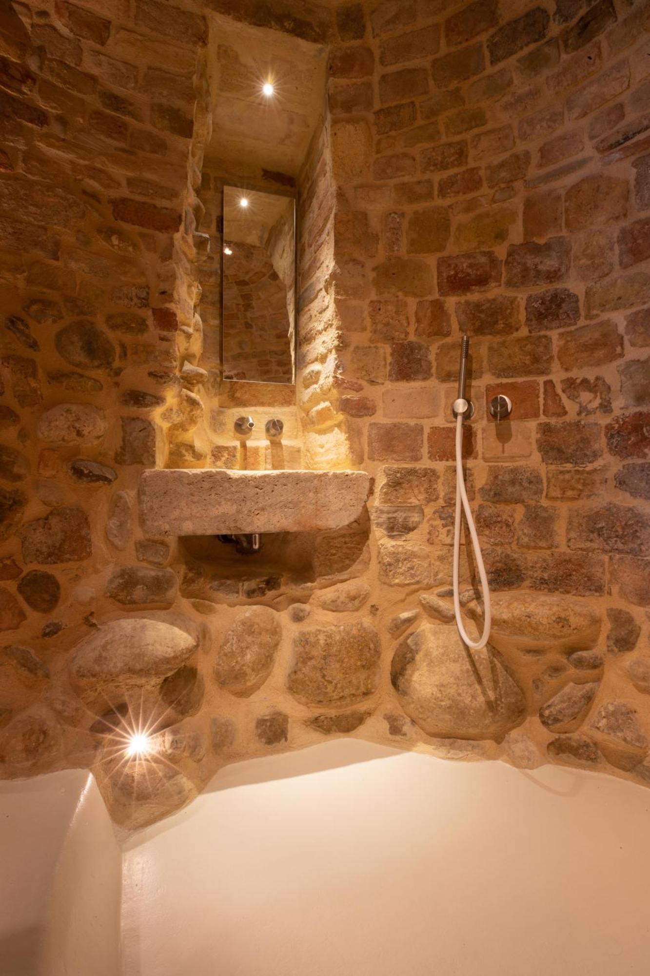 The Monastery - Unique Vacation Home مونتيبراندون المظهر الخارجي الصورة
